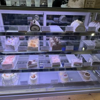 Motto Tea Cafe - Cakes display - Bubble Tea Near Me - San Gabriel, California Motto Tea Cafe - Cakes display - Bubble Tea Near Me - San Gabriel, California