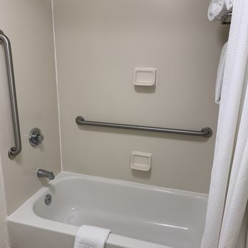 Courtyard by Marriott Charleston Waterfront - Bathroom 340 - Hotels Near Me - Charleston, South Carolina Courtyard by Marriott Charleston Waterfront - Bathroom 340 - Hotels Near Me - Charleston, South Carolina
