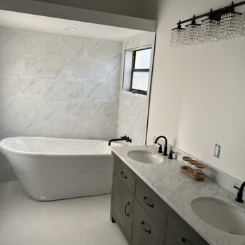 Carreteros Remodeling - a bathroom with a bathtub - General Contractors Near Me