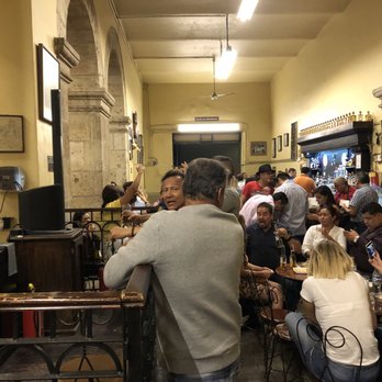 La Fuente - Lively atmosphere on a Friday night - Dive Bars Near Me - Guadalajara, JAL La Fuente - Lively atmosphere on a Friday night - Dive Bars Near Me - Guadalajara, JAL