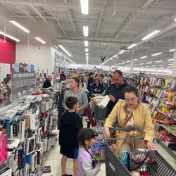 Burlington - One cashier for this entire line Paging Burlington corporate for Dennery San Diego, your Manger is incompitent