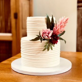 Sweet On Maui - Petite Wedding Cake... serves 14-18... perfect for small intimate celebrations! - Chocolatiers & Shops Near Me - Kahului, Hawaii Sweet On Maui - Petite Wedding Cake... serves 14-18... perfect for small intimate celebrations! - Chocolatiers & Shops Near Me - Kahului, Hawaii