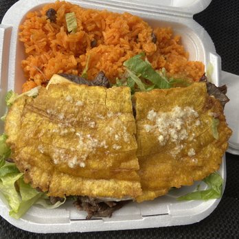 El Mofonguito - Bistec Jibarito & Arroz Gandules picture looks just no flavor - Puerto Rican Near Me - Chicago, Illinois El Mofonguito - Bistec Jibarito & Arroz Gandules picture looks just no flavor - Puerto Rican Near Me - Chicago, Illinois