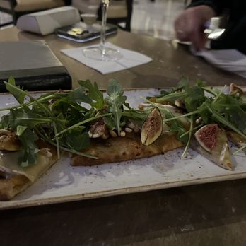 Belvedere Lobby Bar - Fog And cheese flatbread - Lounges Near Me - National Harbor, Maryland Belvedere Lobby Bar - Fog And cheese flatbread - Lounges Near Me - National Harbor, Maryland