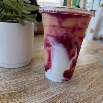 Pura Vida Miami - Seasonal smoothie - Breakfast & Brunch Near Me - Malibu, California Pura Vida Miami - Seasonal smoothie - Breakfast & Brunch Near Me - Malibu, California