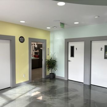 Aborn Pet Clinic - Lobby area - Veterinarians Near Me - San Jose, California Aborn Pet Clinic - Lobby area - Veterinarians Near Me - San Jose, California
