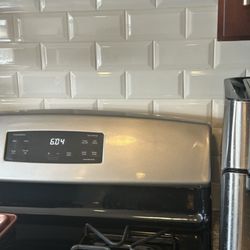 Vilarinho Cleaning Services - Cleaned the backsplash.