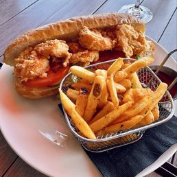 Shrimp Po'boy Sandwich Shrimp Po'boy Sandwich