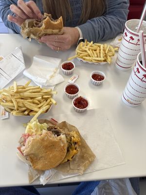 In-N-Out Burger by null