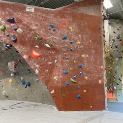 Triangle Rock Club - Raleigh - Bouldering and auto belayed climbing