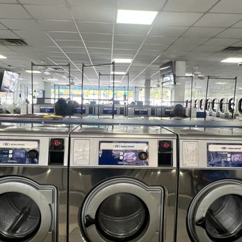Fresh Meadows MegaWash - Laundromat Near Me - Fresh Meadows, New York Fresh Meadows MegaWash - Laundromat Near Me - Fresh Meadows, New York
