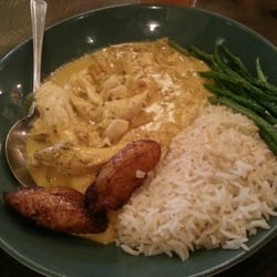 Las Iguanas - Xinxim, Chicken & crayfish in a creamy lime & peanut sauce with spring
onion rice, fine green beans, coconut farofa & sweet plantain.