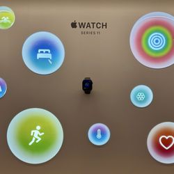 Apple Orland Square Mall - Series 11