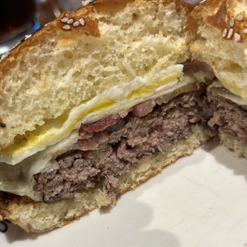 Gordon Ramsay Burger Las Vegas - Bacon cheeseburger with an egg - Burgers Near Me - Las Vegas, Nevada Gordon Ramsay Burger Las Vegas - Bacon cheeseburger with an egg - Burgers Near Me - Las Vegas, Nevada