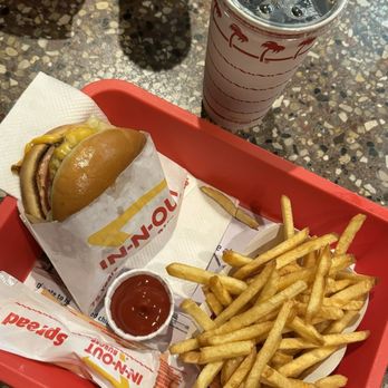 In-N-Out Burger - Fast Food Near Me - San Francisco, California