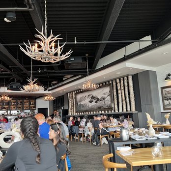 Sky Bistro - Dining room - Canadian (New) Near Me - Banff, Alberta Sky Bistro - Dining room - Canadian (New) Near Me - Banff, Alberta