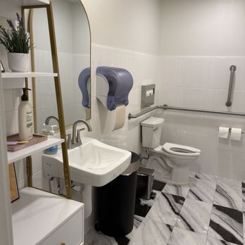 Cloud 9 Foot Spa - Restroom - Massage Near Me - Issaquah, Washington