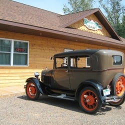 Gary's Knotty Pine Bar