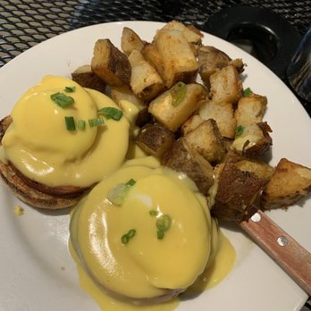 Cajun Kitchen Cafe - Egg Benedict with custom potatoes - Breakfast & Brunch Near Me - Goleta, California