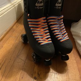 @Atomskates Mystique with rainbow laces.