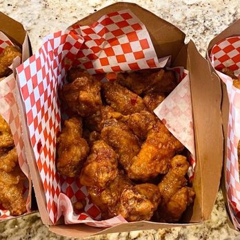 UnderGround Kitchen - Honey garlic, spicy yangyum, & honey garlic - Beer Bar Near Me - Federal Way, Washington