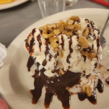 Red Line Diner - Brownie sundae - Diners Near Me - Fishkill, New York Red Line Diner - Brownie sundae - Diners Near Me - Fishkill, New York