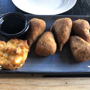 Bird Bar - Vegan drumstick, Jalapeño bread and maple siracha sauce - Chicken Shop Near Me - Montreal, Quebec