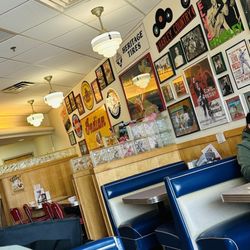Douglas Avenue Diner - Restaurant interior.
