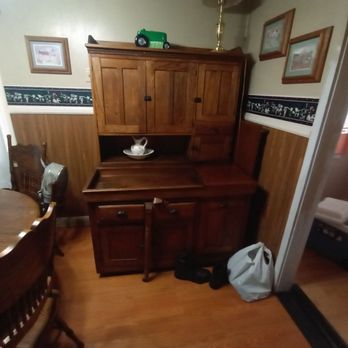 Sleepy Forest Cottages - Old cabinet - Resorts Near Me - Big Bear Lake, California Sleepy Forest Cottages - Old cabinet - Resorts Near Me - Big Bear Lake, California