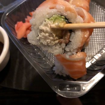 Senro Sushi - Cross cut of their 49er roll. A lotta rice but still yummy - Sushi Bars Near Me - San Jose, California Senro Sushi - Cross cut of their 49er roll. A lotta rice but still yummy - Sushi Bars Near Me - San Jose, California