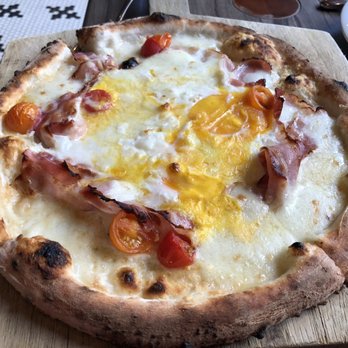 208 Duecento Otto - Pancetta, tomato and egg pizza - Bars Near Me - Hong Kong, HK