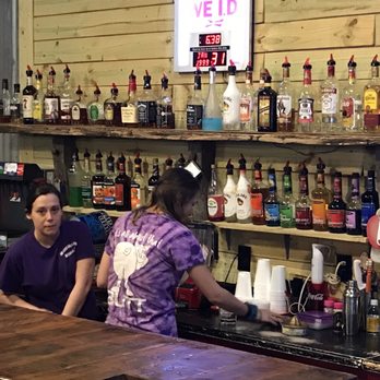 Fox Creek BBQ - Well stocked bar - Barbeque Near Me - Batesville, Arkansas