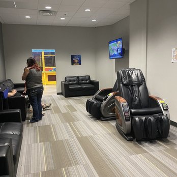 Uptown Jungle Fun Park - Parents Lounge - Trampoline Parks Near Me - Avondale, Arizona