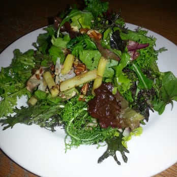 Area Four - Mixed greens w| green beans, criminis, walnuts, pecorino, lemon vinaigrette - Pizza Near Me - Cambridge, Massachusetts
