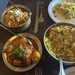 Chicken Vindaloo, Vegetable Korma, Peas Pulao Chicken Vindaloo, Vegetable Korma, Peas Pulao
