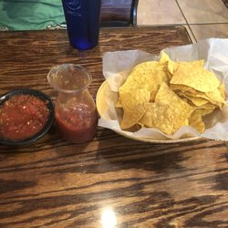 El Patron Mexican Grill & Bar - Salsa and chips. Was crispy.