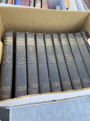 Grassroots Books by null
