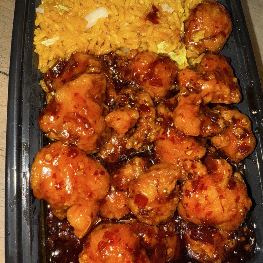Shun Xing - General Tso combo plate with fried rice and an egg roll. - Chinese Near Me - Hampton, Virginia Shun Xing - General Tso combo plate with fried rice and an egg roll. - Chinese Near Me - Hampton, Virginia