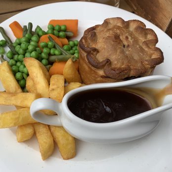 Bag O' Nails - Steak and Red Wine Pie - Pubs Near Me - London, XGL