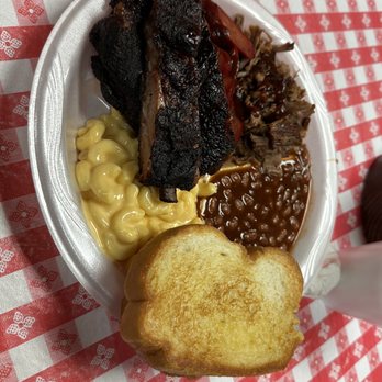 Hog Wild Pit Bar-B-Q - It was okay for a bbq place - Barbeque Near Me - Lawrence, Kansas