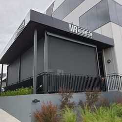 Mr Robertson Cafe - Store