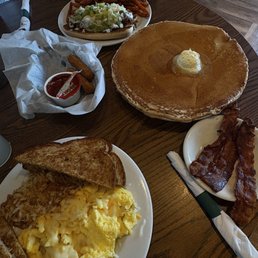 Scrambled eggs, wheat toast, bacon, 12" pancake