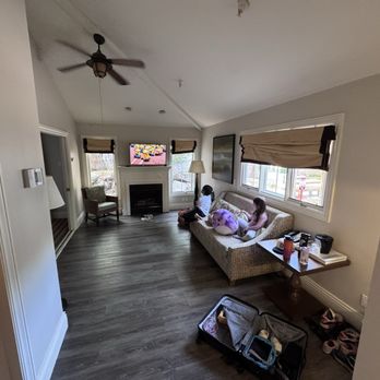 Lighthouse Lodge & Cottages - Hotels Near Me - Pacific Grove, California