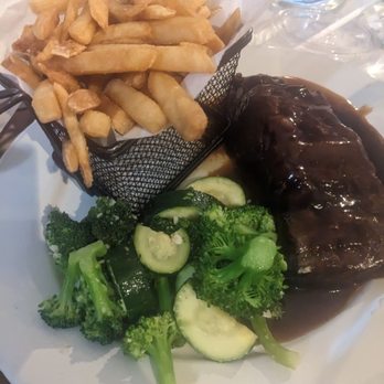 Austin's Ale House - Braised short ribs with fries and vegetables - Sports Bars Near Me - Kew Gardens, New York