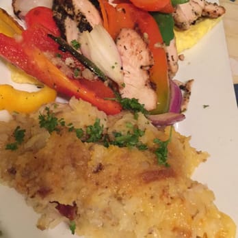 Batter & Berries - Chicken Fajita Omlette with cheesy hash browns - Breakfast & Brunch Near Me - Chicago, Illinois Batter & Berries - Chicken Fajita Omlette with cheesy hash browns - Breakfast & Brunch Near Me - Chicago, Illinois