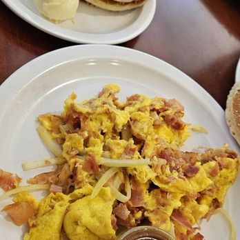 Eggs 'n Things - Waikiki Beach Eggspress - Eggs and things with a short stack - Breakfast & Brunch Near Me - Honolulu, Hawaii
