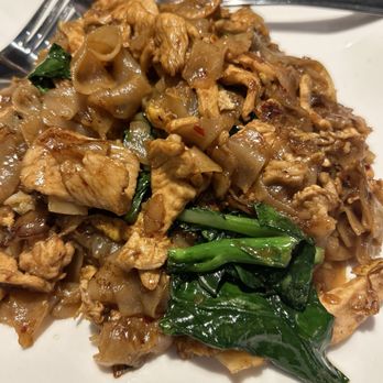 Real Thai & Sushi - Pad Se Ew - Sushi Bars Near Me - Surprise, Arizona Real Thai & Sushi - Pad Se Ew - Sushi Bars Near Me - Surprise, Arizona