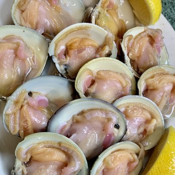 Randazzo's Clam Bar - Every cherry stone is a grand slam here, every time. - Seafood Near Me - Brooklyn, New York
