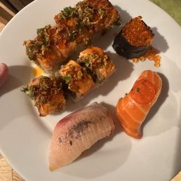 Salmon maki, hamachi and salmon toro and ikura