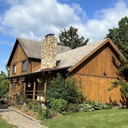Meadowlark Ridge - Meadowlark Ridge Bed & Breakfast is in a lovely log house in a beautiful rural setting.
